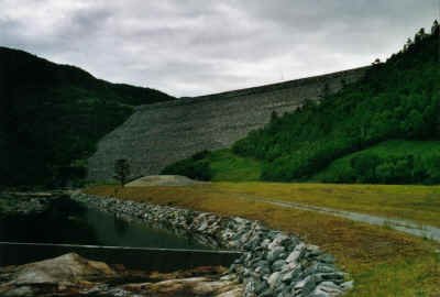 2001 07 03 I10 22 dam beneden small